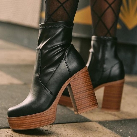 Shoes - Wooden platform boots size 8